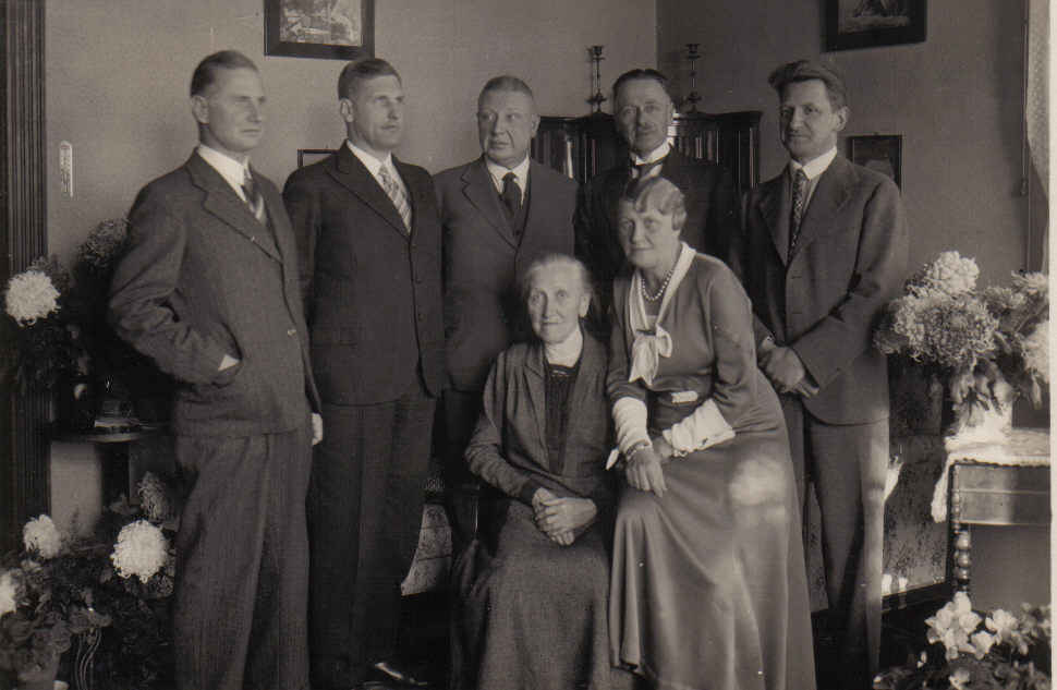 Familie Ruppersberg 1940: Hans, Ludwig, Eduard, Otto, Ullus, Elisabeth, Mia in Marburg/Lahn